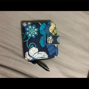 🍍Vera Bradley square wallet in Mod Floral Blue🍍
